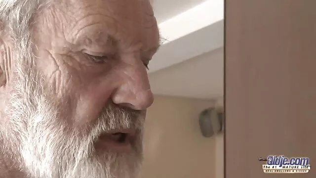 placer y dolor por la pono de viejitas esclava