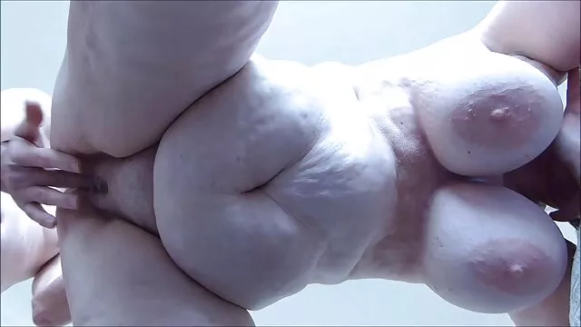 Enfermera alemana da primeros auxilios a los videos viejitas cojiendo heridos - Cireman