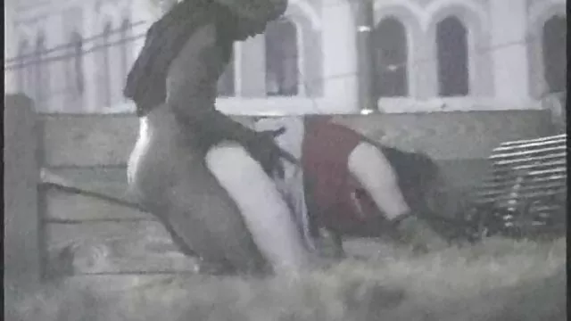 Holly & Eve en D.C. viejas calientes cojiendo