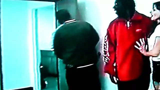 Maeva - une viejos cojiendo viejas brune qui raffole du sexe