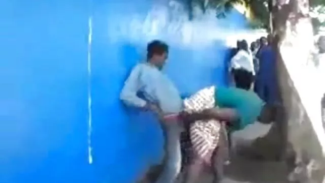 Mamá video de viejos cojiendo tatuada caliente tomada por dos chicos (sonido bajo) Vinzzz007