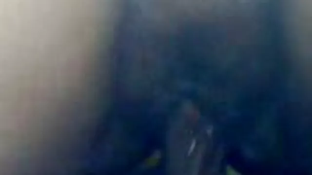 Hija Adoración viejita de 90 años cogiendo Mamá Pies