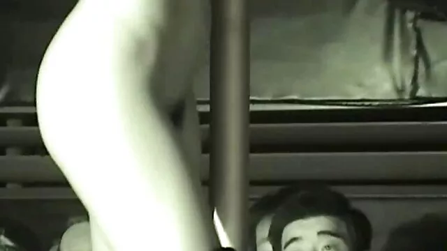 2 xxx viejitas con jovenes perras calientes con juguetes enormes